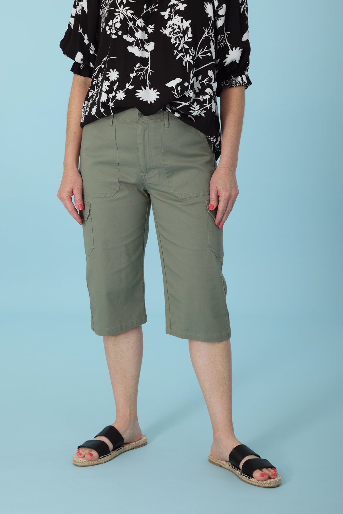Boat Pant Below Knee Pant in Green | Caroline Eve Boat Pant Below Knee Pant in Green | Caroline Eve