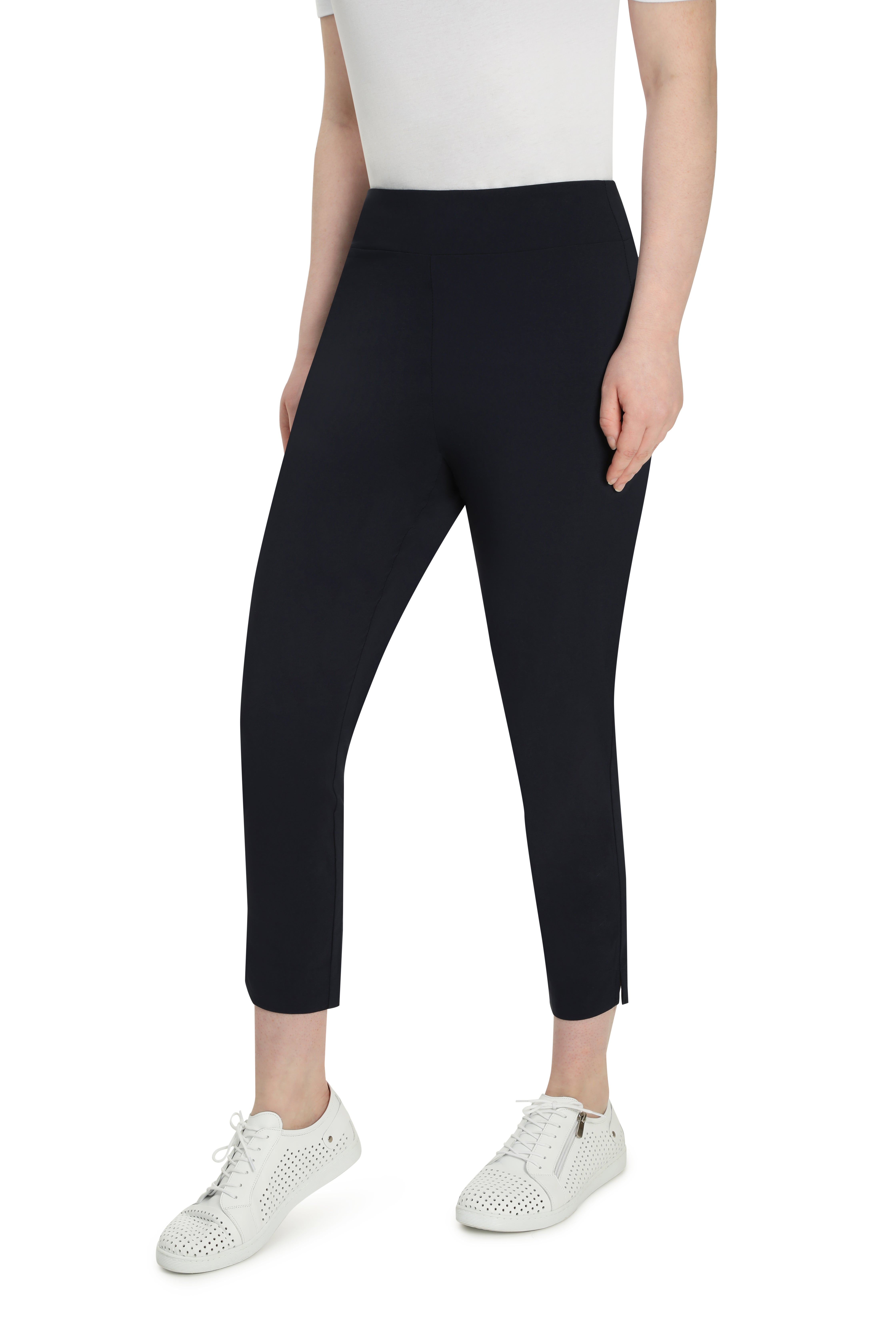 Micro Stretch Capri in Navy