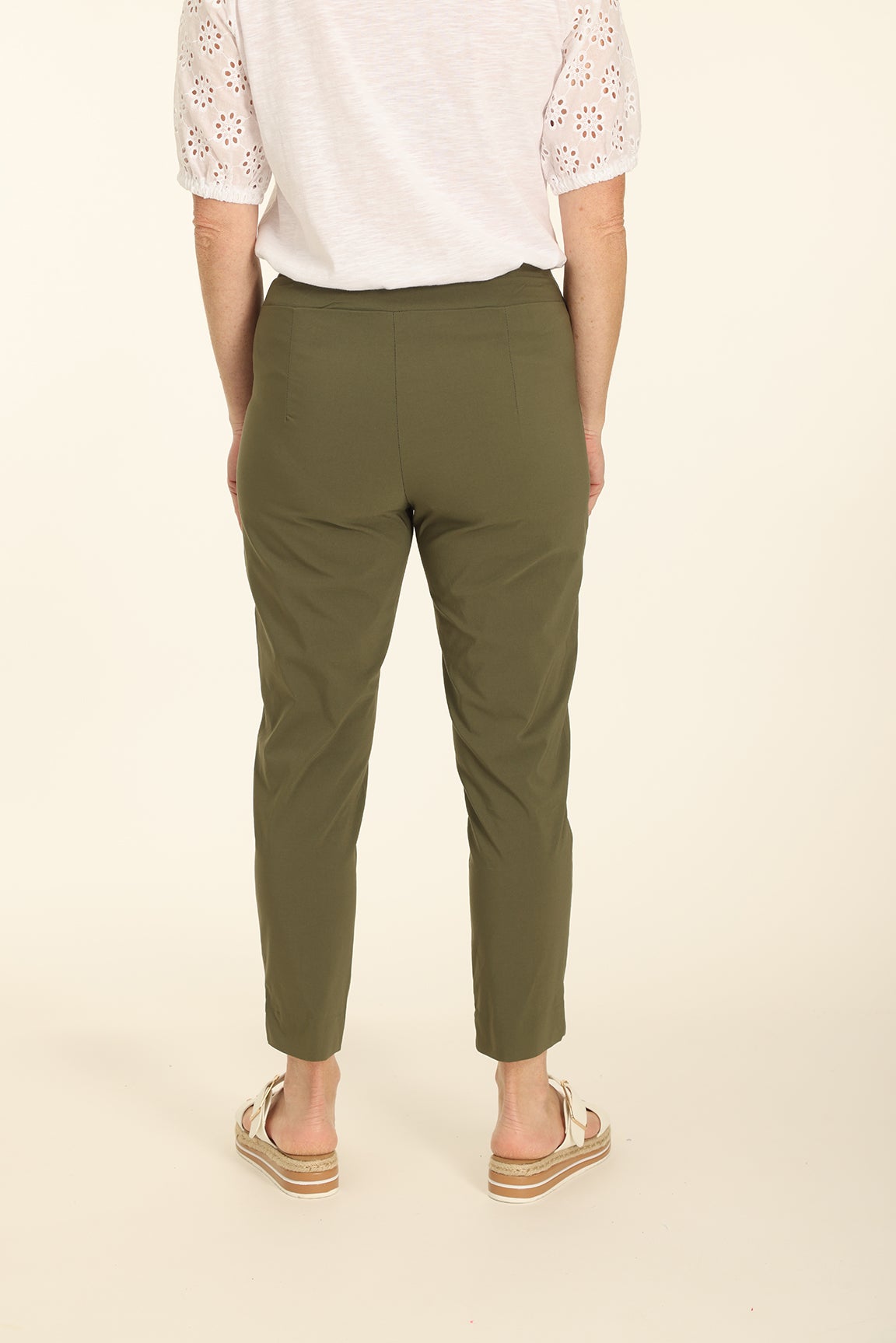 https://www.carolineeve.co.nz/content/products/capri-pant-pull-on-cleo-fit-wide-basque-ewaist-il-64cm-olive-4-2147yy.jpg